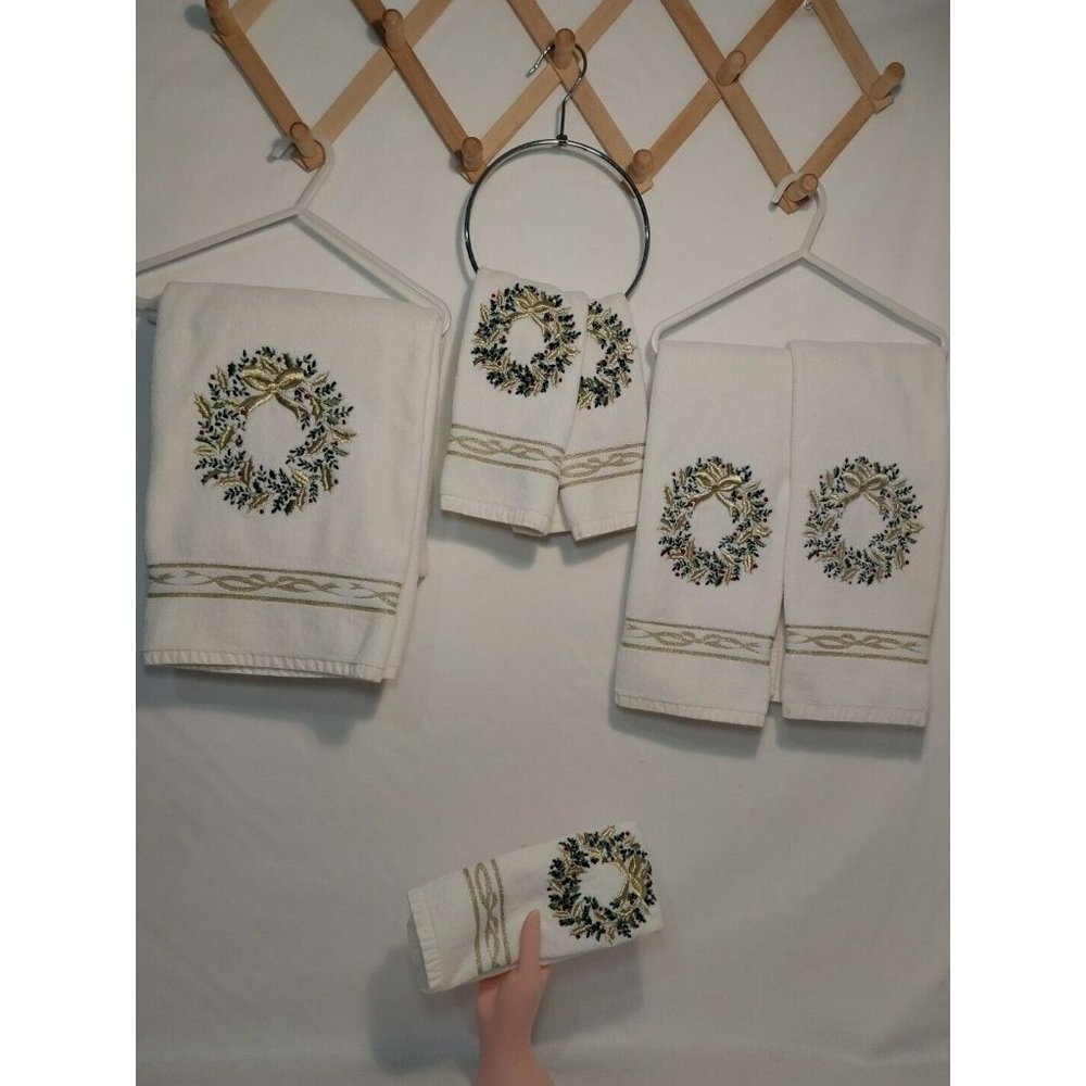 Set Of 6 Holiday Towels 1 Bath 2 Hand 3 Face Christmas Berry Wreath Gold Trim
